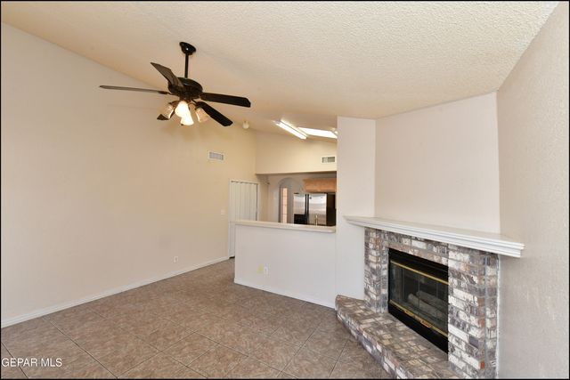 7096 LUZ DE ESPEJO Drive, El Paso, TX 79912