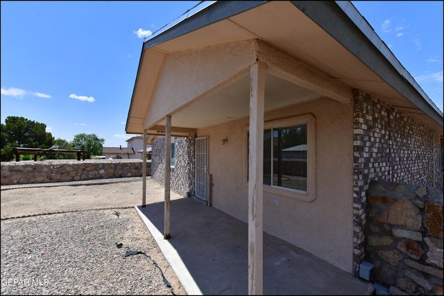 7096 LUZ DE ESPEJO Drive, El Paso, TX 79912