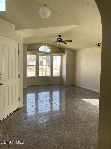 7096 LUZ DE ESPEJO Drive, El Paso, TX 79912