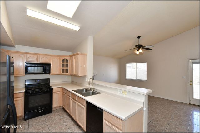 7096 LUZ DE ESPEJO Drive, El Paso, TX 79912