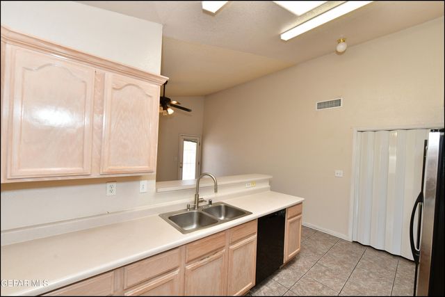 7096 LUZ DE ESPEJO Drive, El Paso, TX 79912