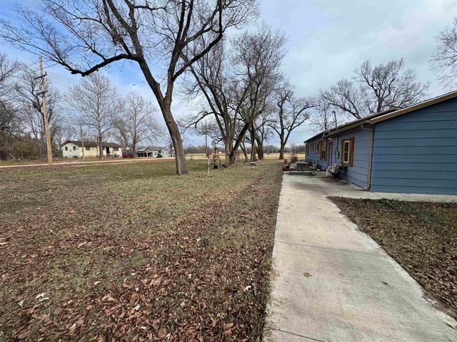 506 E 7th St, Harper, KS 67058