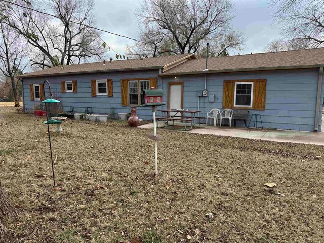 506 E 7th St, Harper, KS 67058