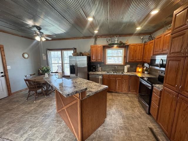 506 E 7th St, Harper, KS 67058