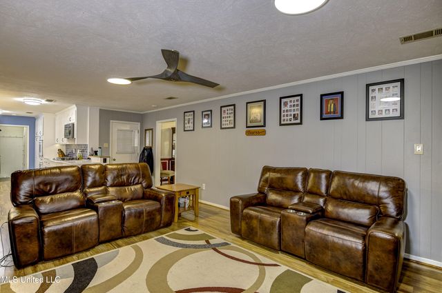 911 Newitt Vick Drive, Vicksburg, MS 39183