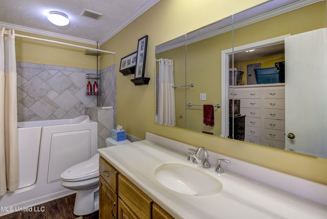 911 Newitt Vick Drive, Vicksburg, MS 39183