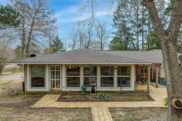911 Newitt Vick Drive, Vicksburg, MS 39183
