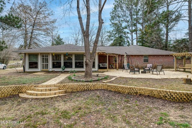 911 Newitt Vick Drive, Vicksburg, MS 39183