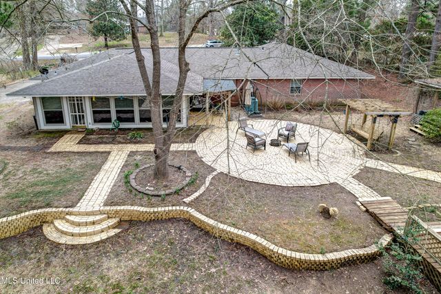 911 Newitt Vick Drive, Vicksburg, MS 39183