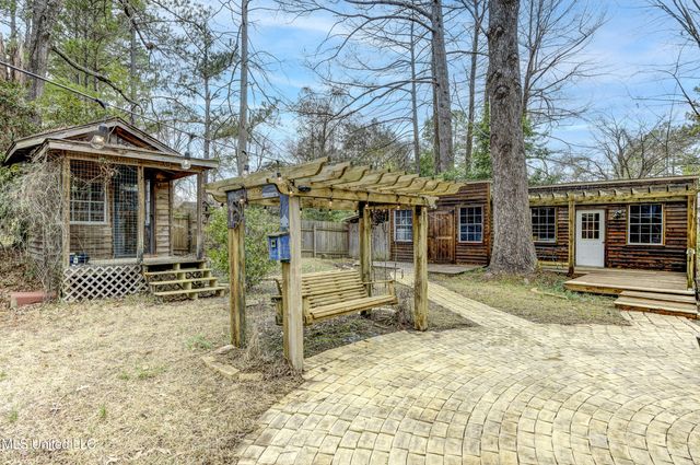 911 Newitt Vick Drive, Vicksburg, MS 39183
