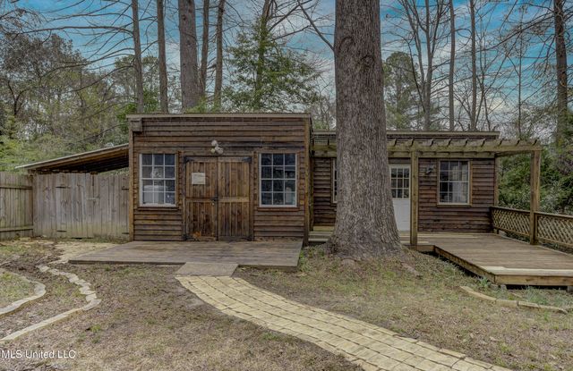 911 Newitt Vick Drive, Vicksburg, MS 39183