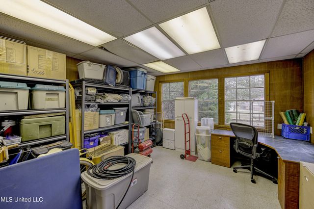 911 Newitt Vick Drive, Vicksburg, MS 39183