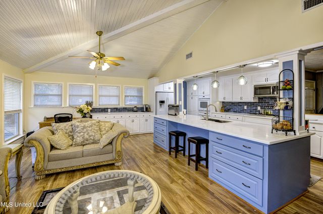 911 Newitt Vick Drive, Vicksburg, MS 39183