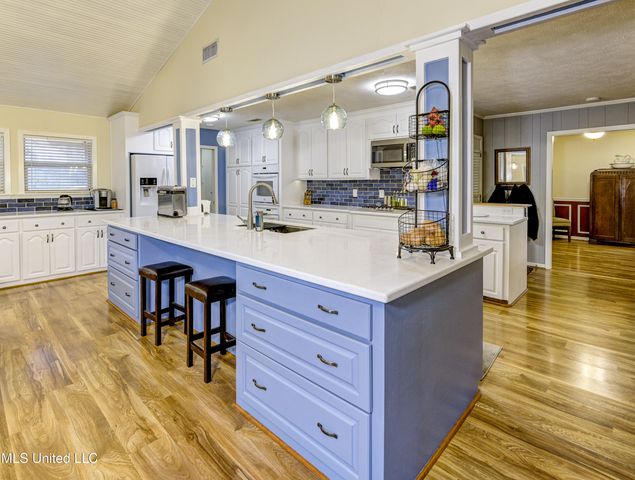 911 Newitt Vick Drive, Vicksburg, MS 39183