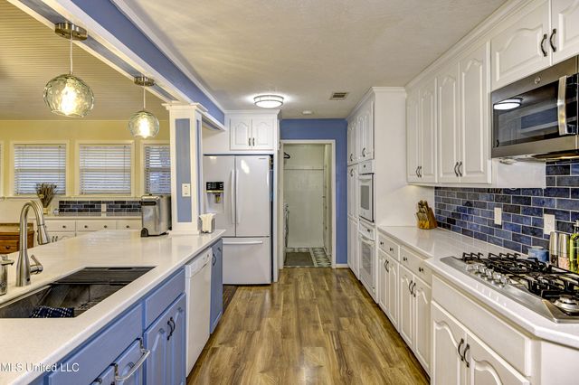 911 Newitt Vick Drive, Vicksburg, MS 39183