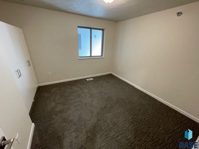 9308 W 32nd St Street 4, Sioux Falls, SD 57106