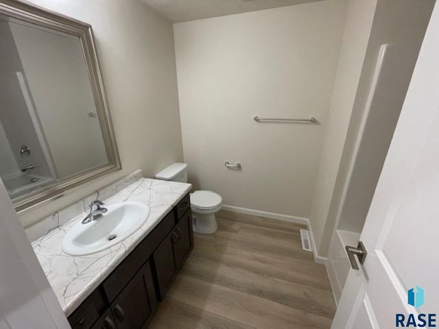 9308 W 32nd St Street 4, Sioux Falls, SD 57106