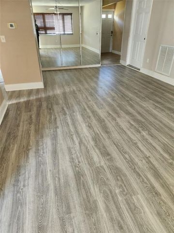 6890 VERSAILLES N 10, Pinellas Park, FL 33781