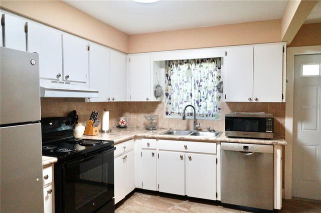 6890 VERSAILLES N 10, Pinellas Park, FL 33781