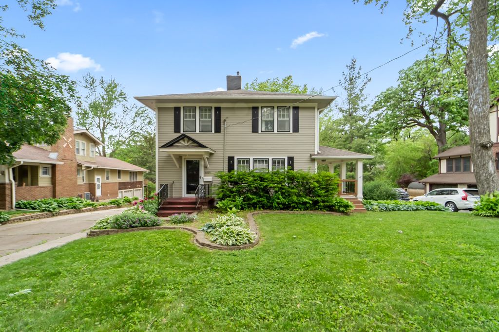 6015 Waterbury Circle, Des Moines, IA 50312