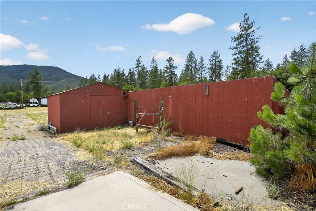 Image 12 of property listing at 5331 Easy St, Yreka, CA 96097