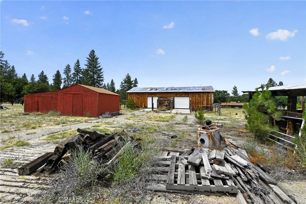 Image 14 of property listing at 5331 Easy St, Yreka, CA 96097
