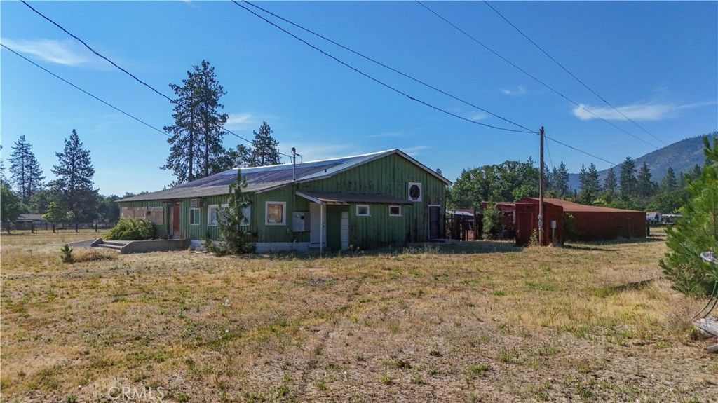 Image 15 of property listing at 5331 Easy St, Yreka, CA 96097