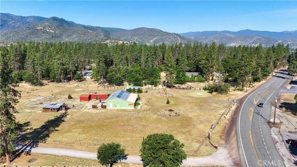 Image 16 of property listing at 5331 Easy St, Yreka, CA 96097