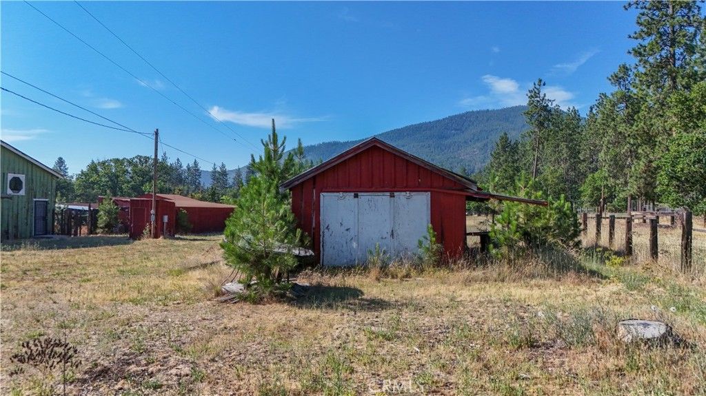 Image 17 of property listing at 5331 Easy St, Yreka, CA 96097