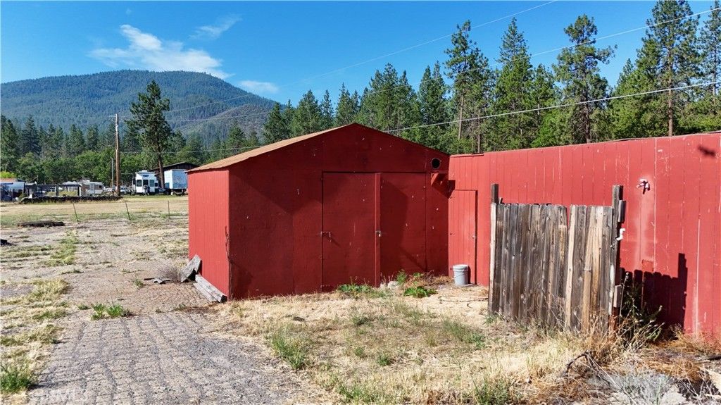 Image 3 of property listing at 5331 Easy St, Yreka, CA 96097