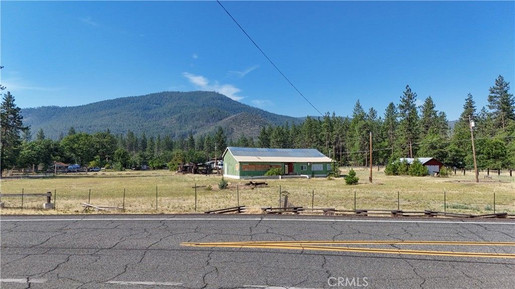 Image 37 of property listing at 5331 Easy St, Yreka, CA 96097
