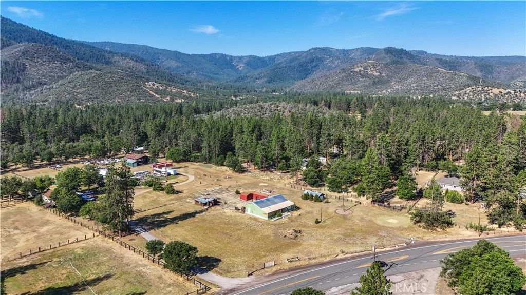 Image 38 of property listing at 5331 Easy St, Yreka, CA 96097