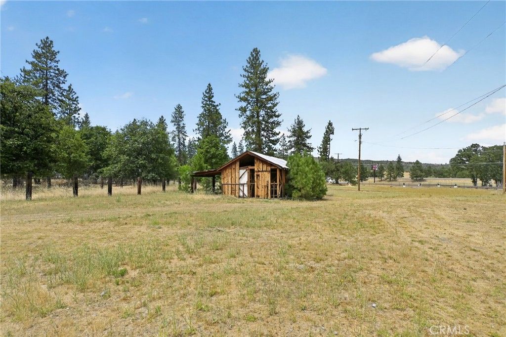 Image 4 of property listing at 5331 Easy St, Yreka, CA 96097