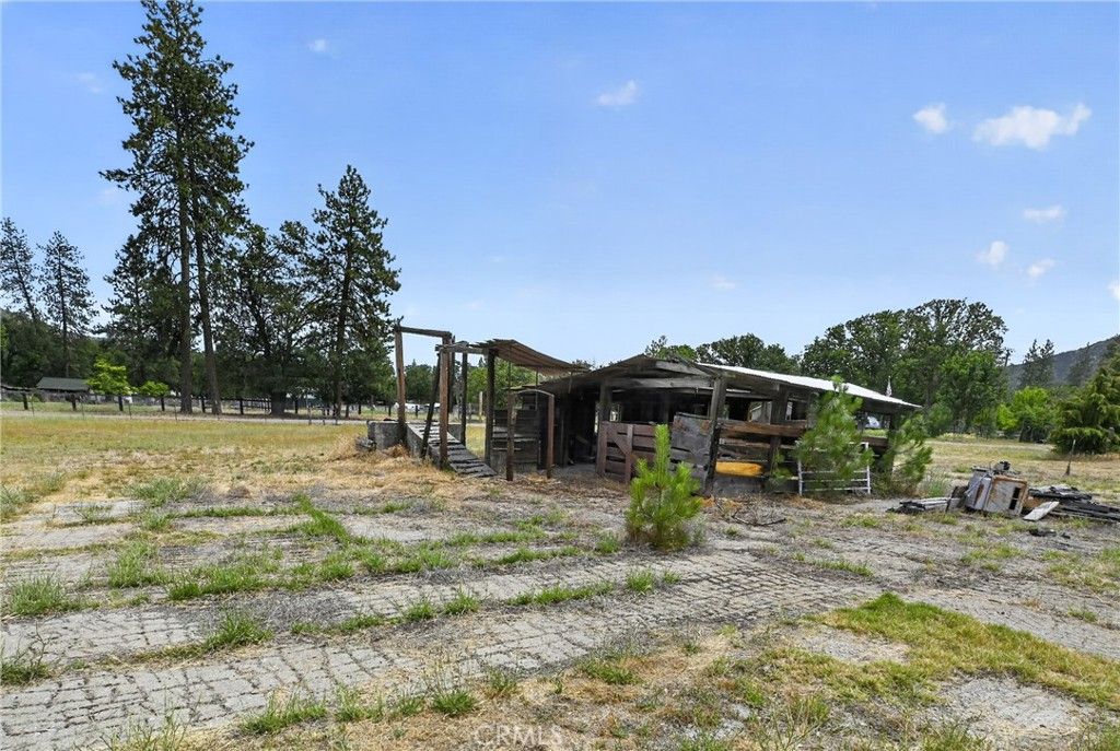 Image 5 of property listing at 5331 Easy St, Yreka, CA 96097