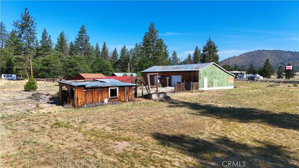 Image 6 of property listing at 5331 Easy St, Yreka, CA 96097
