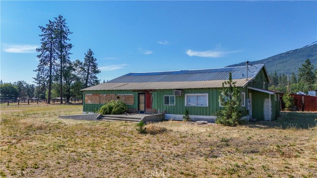 Image 8 of property listing at 5331 Easy St, Yreka, CA 96097