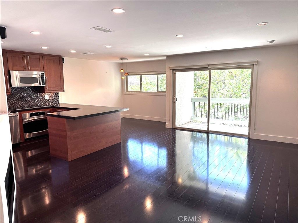 Image 2 of property listing at 4636 Park Granada 159, Calabasas, CA 91302