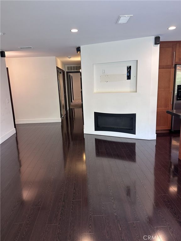 Image 4 of property listing at 4636 Park Granada 159, Calabasas, CA 91302