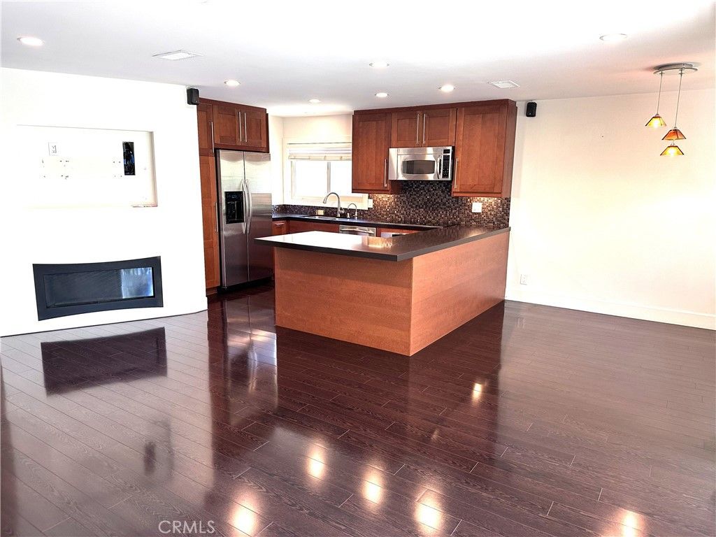Image 6 of property listing at 4636 Park Granada 159, Calabasas, CA 91302