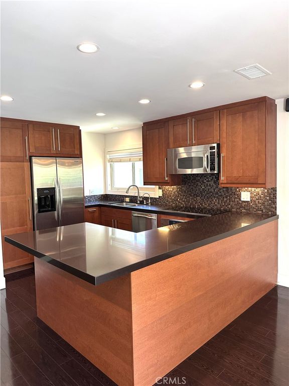 Image 8 of property listing at 4636 Park Granada 159, Calabasas, CA 91302