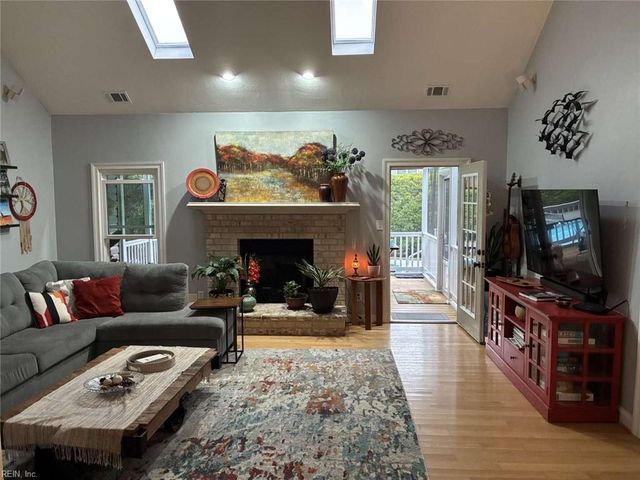 416 Brougham CT, Chesapeake, VA 23322