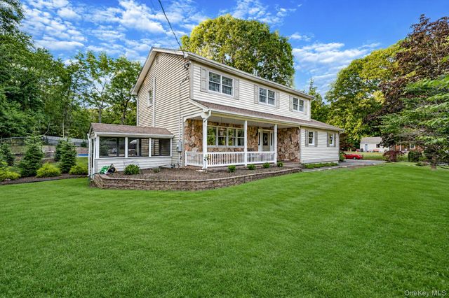 93 N Country Road, Shoreham, NY 11786