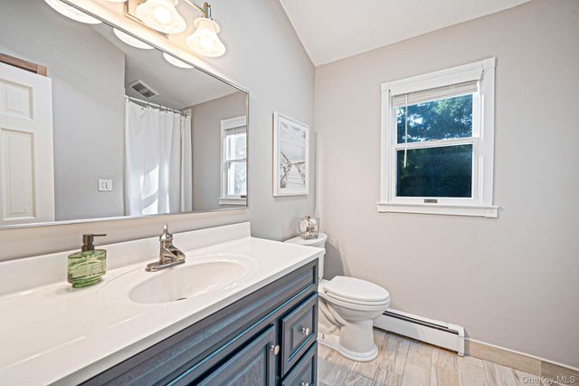 93 N Country Road, Shoreham, NY 11786