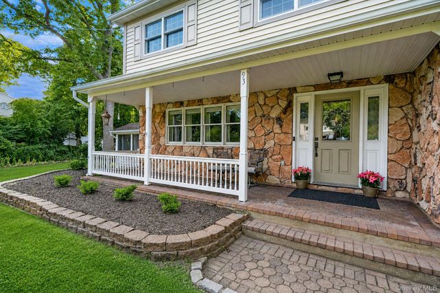93 N Country Road, Shoreham, NY 11786
