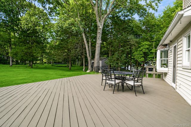 93 N Country Road, Shoreham, NY 11786