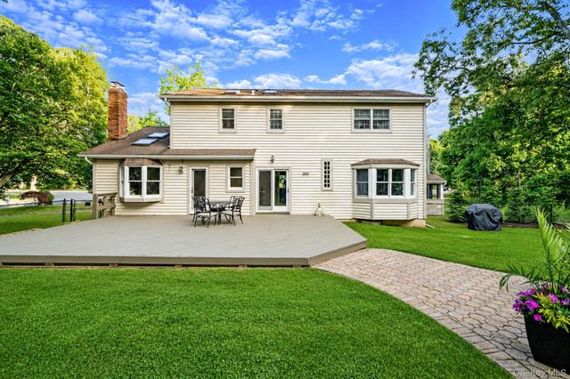 93 N Country Road, Shoreham, NY 11786