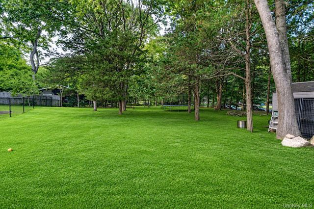 93 N Country Road, Shoreham, NY 11786
