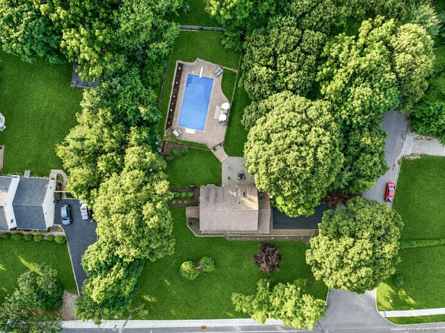 93 N Country Road, Shoreham, NY 11786