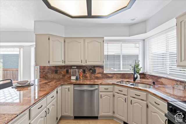 9441 S NEWKIRK ST, South Jordan, UT 84009