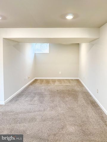 9212 LANDGREEN ST, Manassas, VA 20110